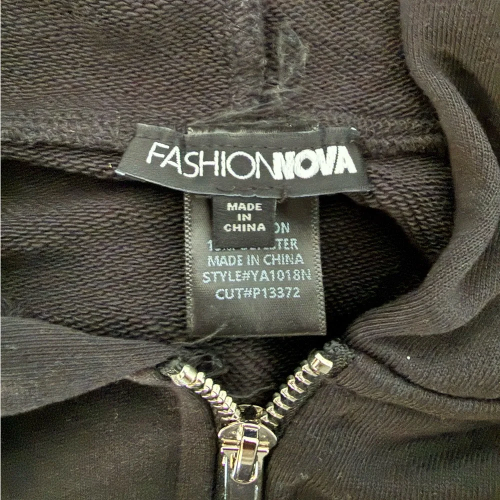 2/$30 👚 Fashion Nova - Cropped Black Hooded Bomber Jacket - size medium - Picture 6 of 8